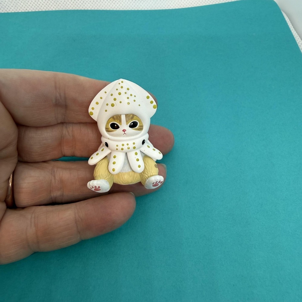 Mofusand Cute Kawaii Squid‎ Cat Figurine 2 Inch Small Resin Collectible